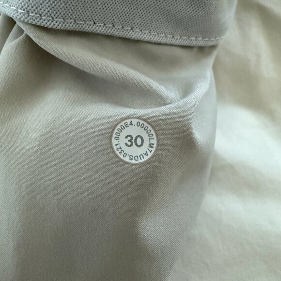 Lululemon Commission Classic-Fit Short 7" - Size 30 - Off White Light Grey - Picture 4 of 5